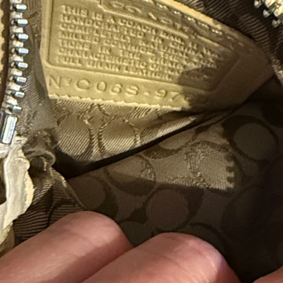 Vintage Coach Cream Leather Crossbody Bag - Picture 6 of 9